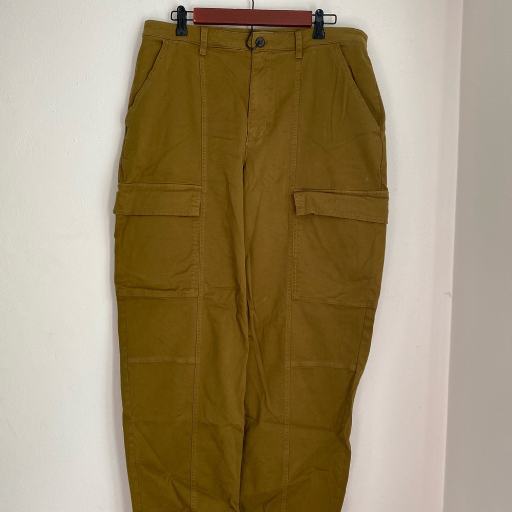 Universal Thread Tan Cargo Pants Relaxed Fit
